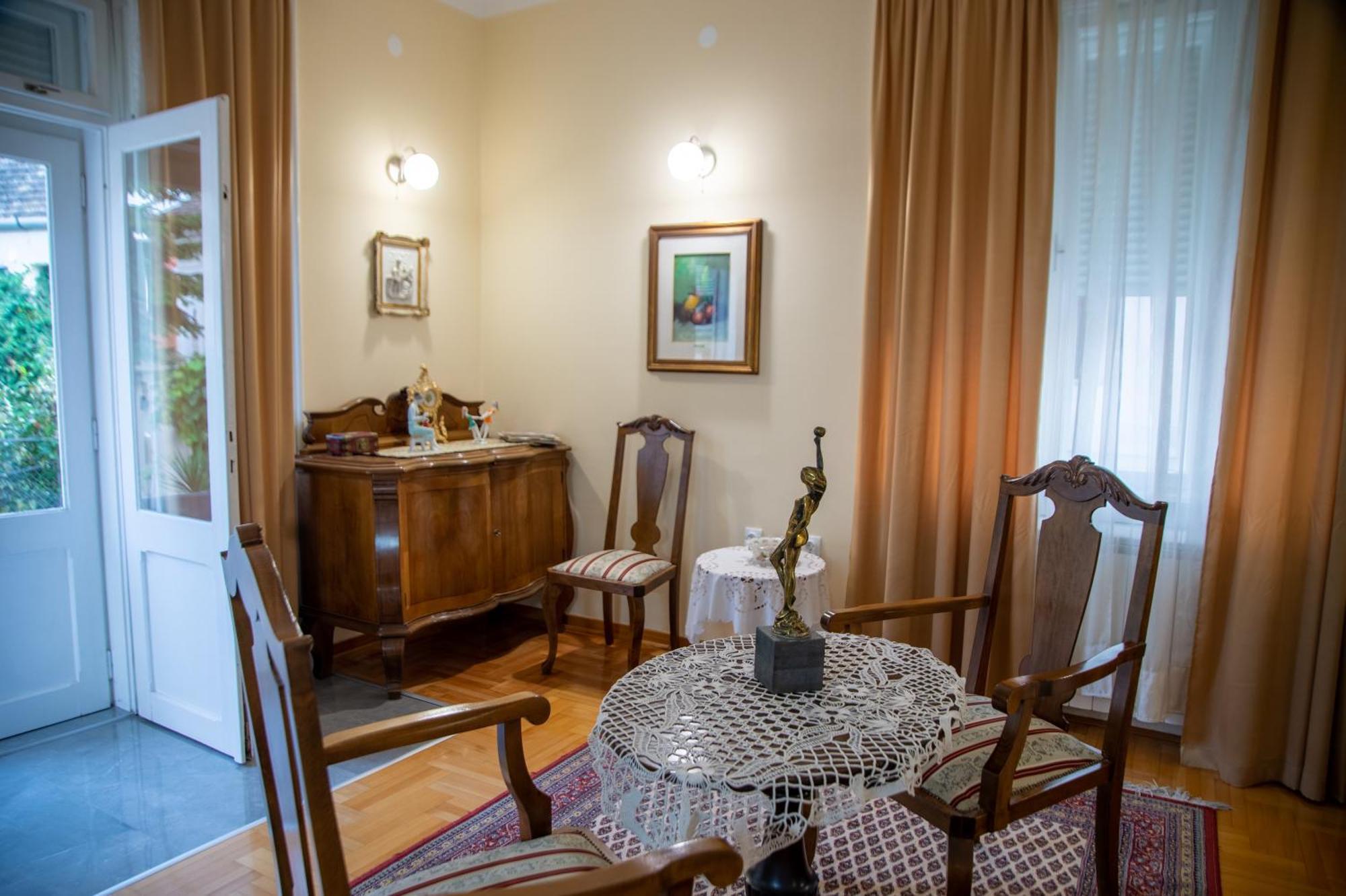 Apartman Centar スレムスキ・カルロヴツィ エクステリア 写真